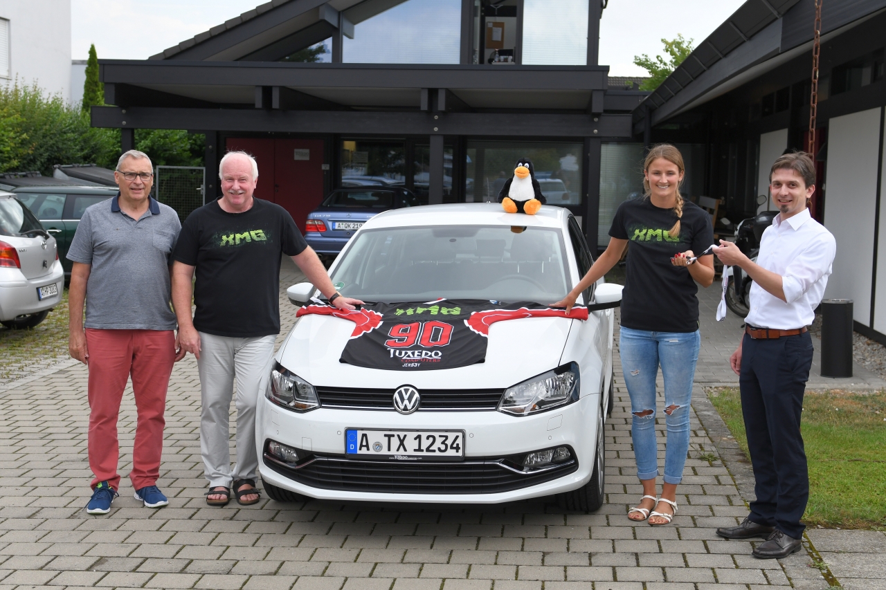 Übergabe des Dienstfarhzeuges an Jennifer Harß mit TUXEDO Computers etc. 