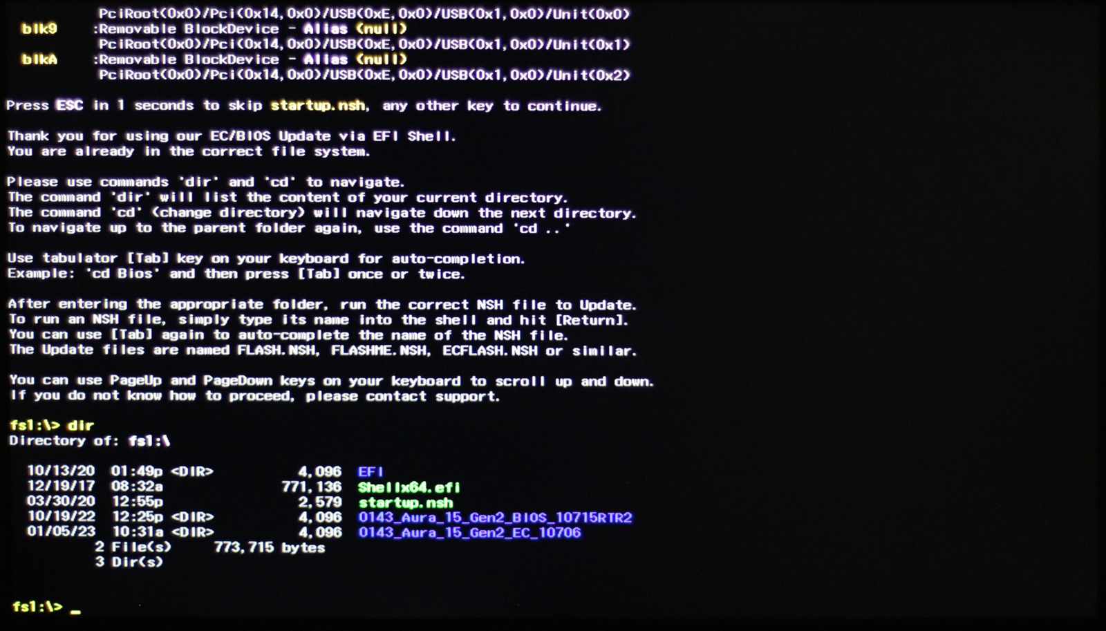In the EFI shell, the [dir] command displays the contents of a directory. Use [cd] to change the folder.