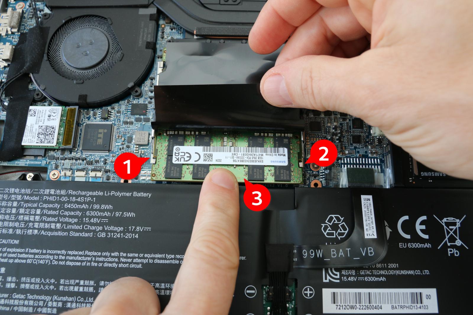 To remove the RAM module, pull apart the two small clips on the right and left of the memory chip. The ram circuit board then springs slightly towards you due to spring force.